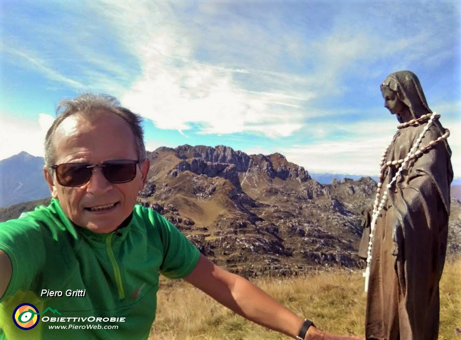 65 Alla Madonnina della Cima di Piazzo (2057 m) con vista ion Zuccone Campelli.jpg